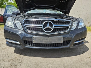 Mercedes W212 E-class капот 197 чорний, решітка капота, фара ксенонова