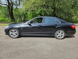 Mercedes W212 E-class OM651 2,2 дизель, диски R17, двері чорні, скло бокове